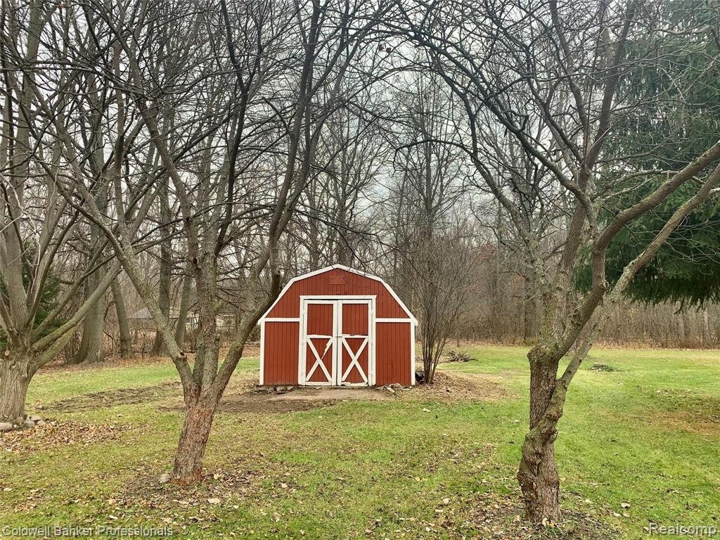 22511 Dickinson Road New Boston, MI 48164 - Photo 4 of 16