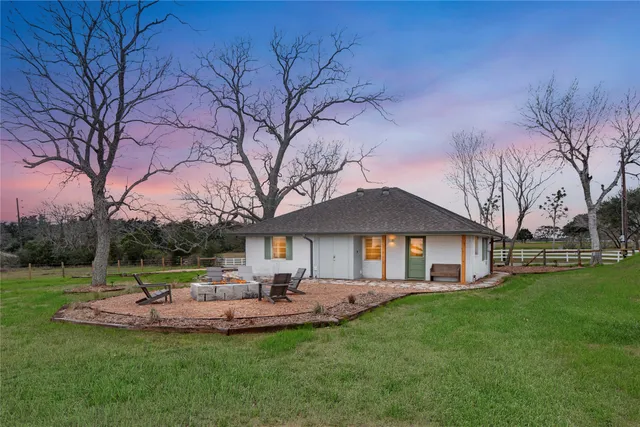 $1,800 | 9252 Farm To Market Road 949, Cat Spring, TX 78933