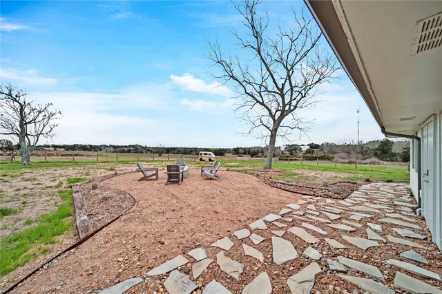 $1,800 | 9252 Farm To Market Road 949, Cat Spring, TX 78933