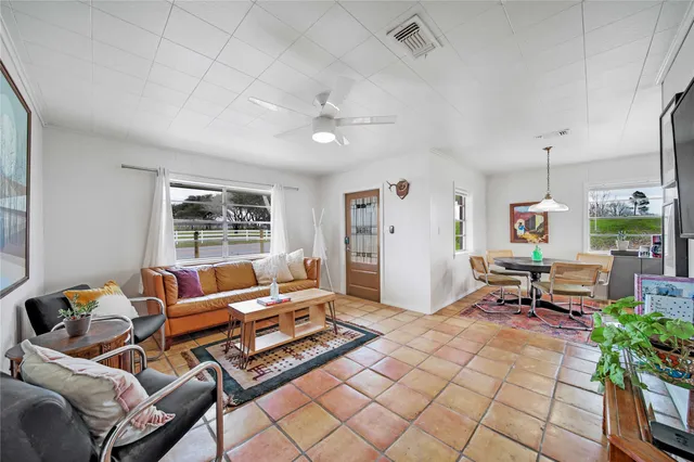 $1,800 | 9252 Farm To Market Road 949, Cat Spring, TX 78933