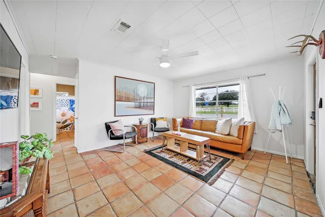 $1,800 | 9252 Farm To Market Road 949, Cat Spring, TX 78933