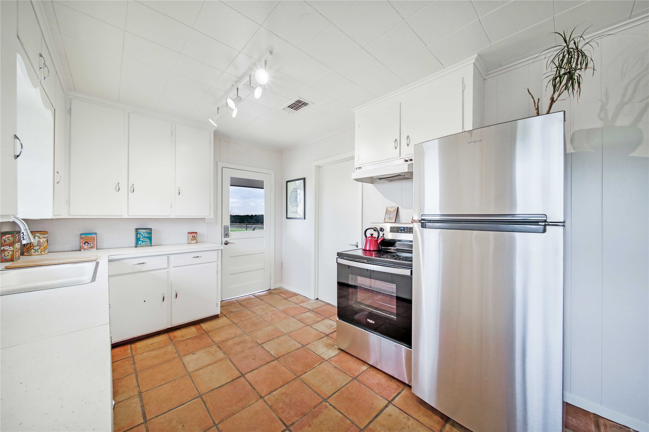 9252 Farm To Market Road 949 Cat Spring, TX 78933 - Photo 8 of 24