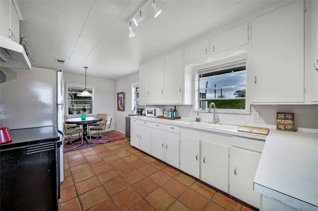 $1,800 | 9252 Farm To Market Road 949, Cat Spring, TX 78933