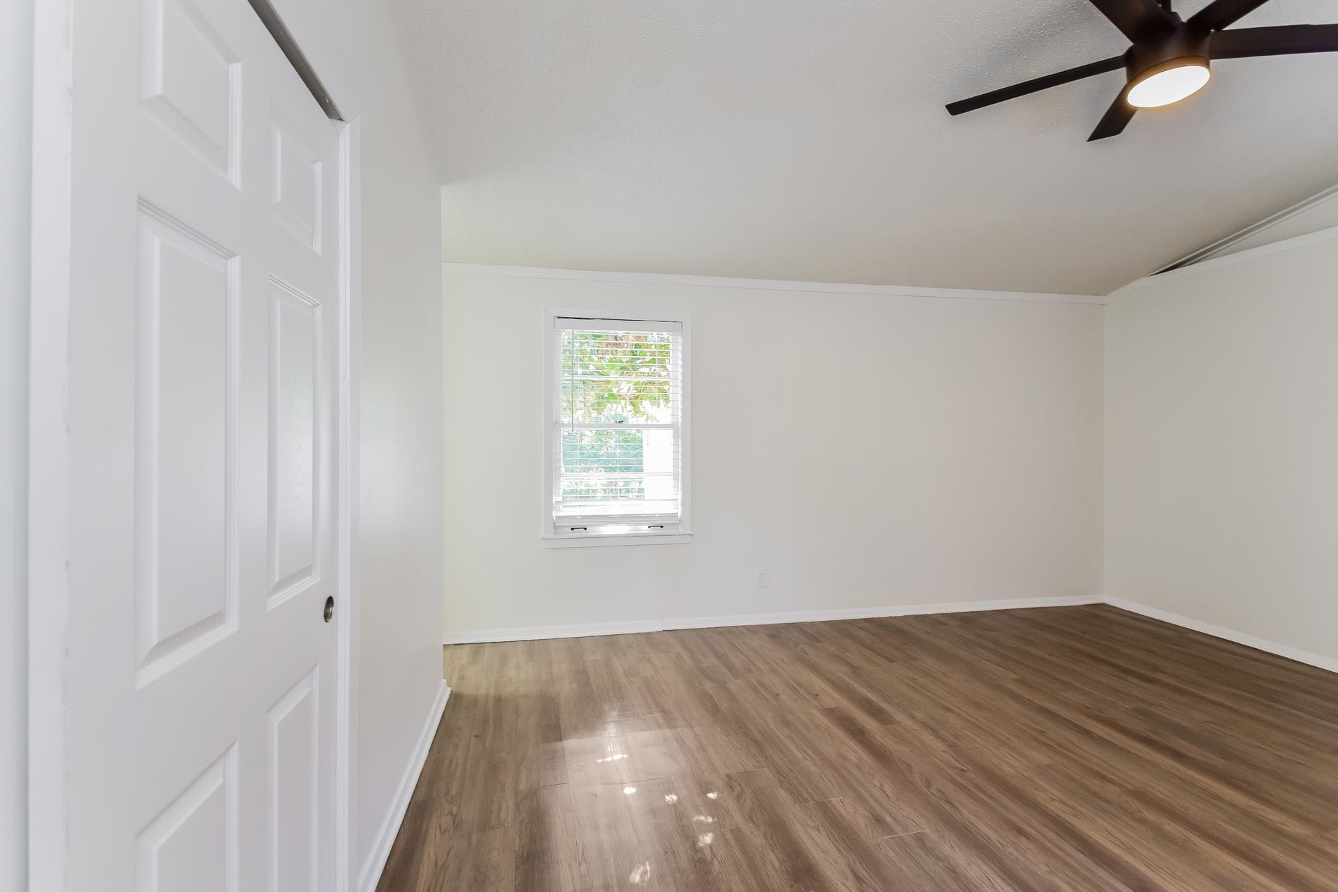 2966 Knight Road Memphis, TN 38118 - Photo 10 of 19 a view of a room with wooden floor and a window