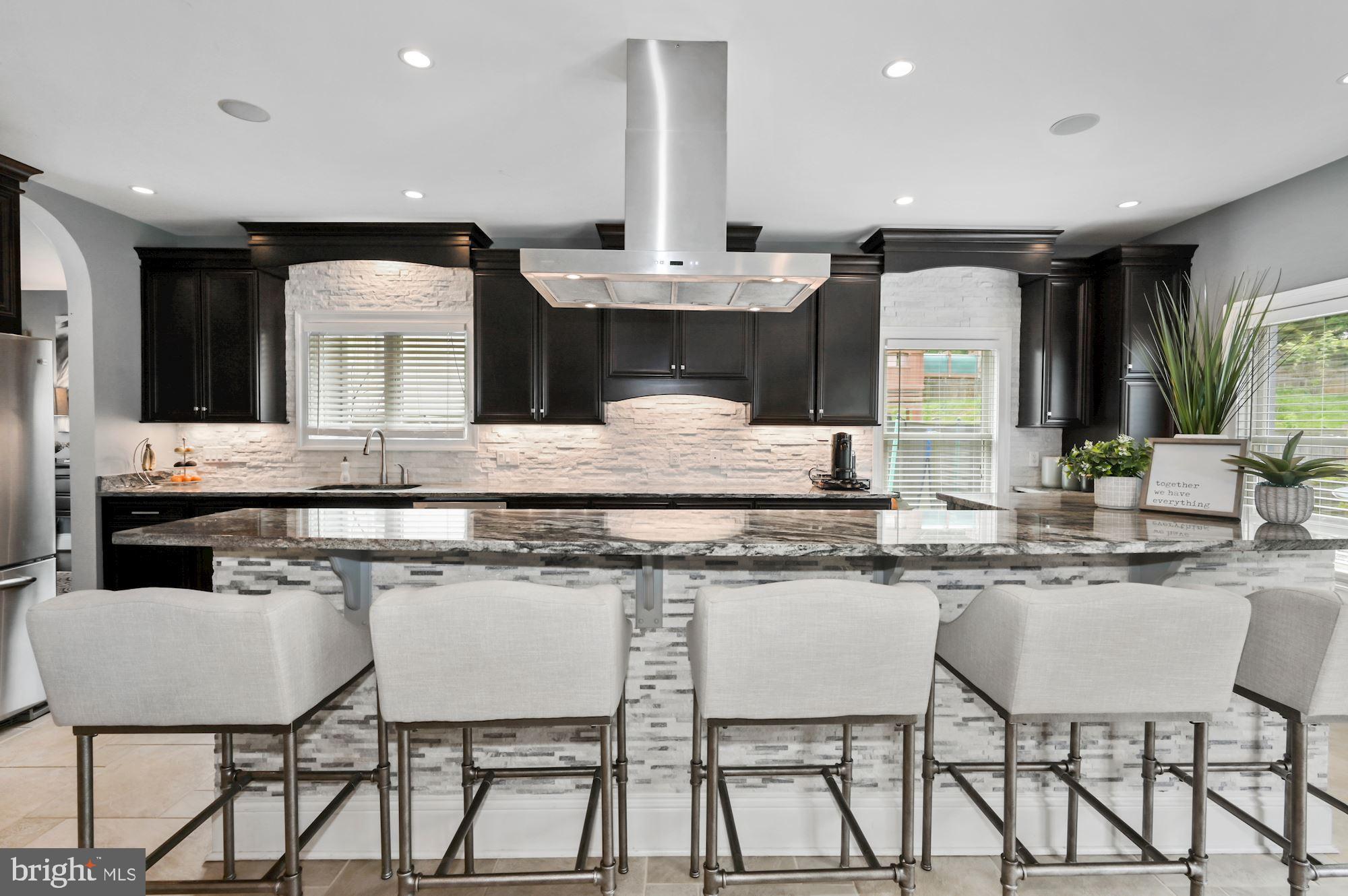 6005 Selvyn Road Bethesda, MD 20817 - Photo 17 of 65 Gourmet Chef's Kitchen