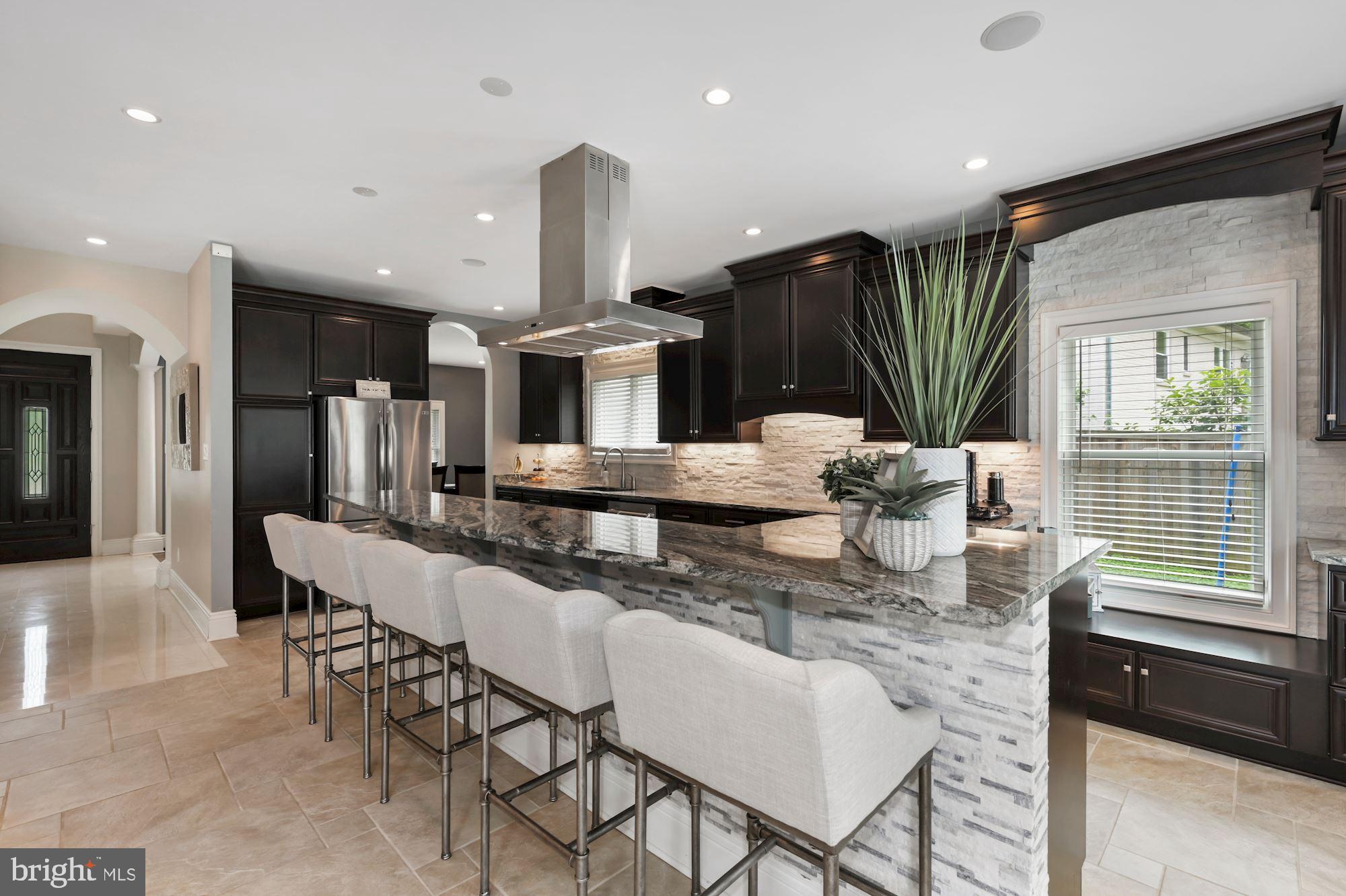 6005 Selvyn Road Bethesda, MD 20817 - Photo 18 of 65 Gourmet Chef's Kitchen