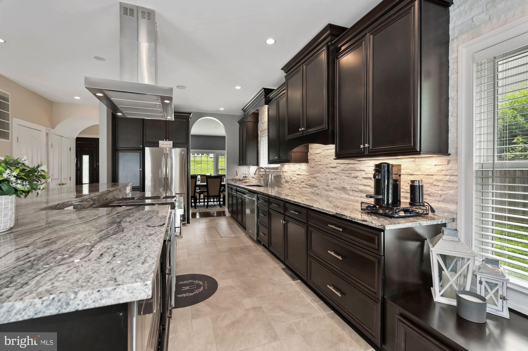 6005 Selvyn Road Bethesda, MD 20817 - Photo 19 of 65 Gourmet Chef's Kitchen w/ Large Custom Cabinetry