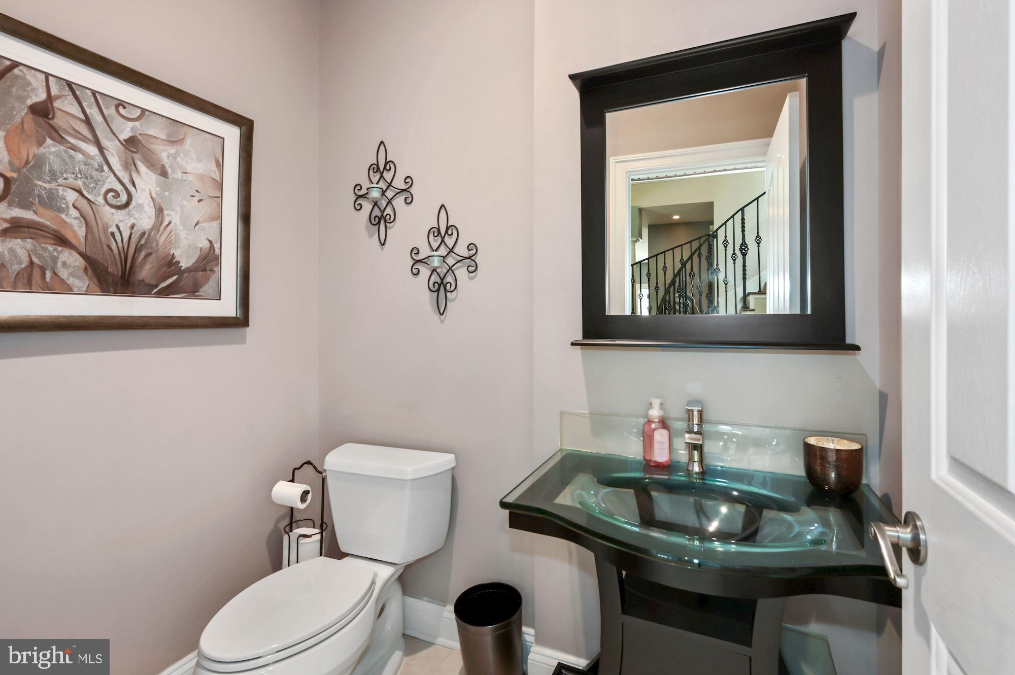 6005 Selvyn Road Bethesda, MD 20817 - Photo 27 of 65 Powder Room at Foyer