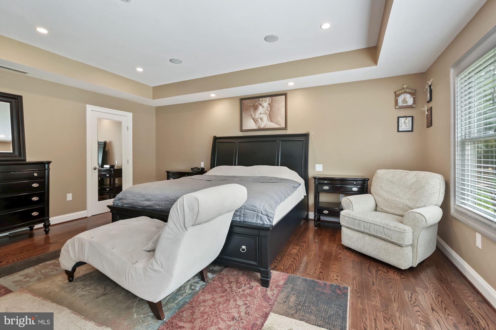 6005 Selvyn Road Bethesda, MD 20817 - Photo 31 of 65 Owner's Suite w/ First Walk-In Closet in Corner