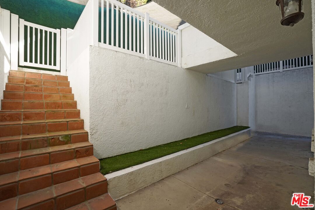 3832 Shannon Road Los Angeles, CA 90027 - Photo 49 of 52