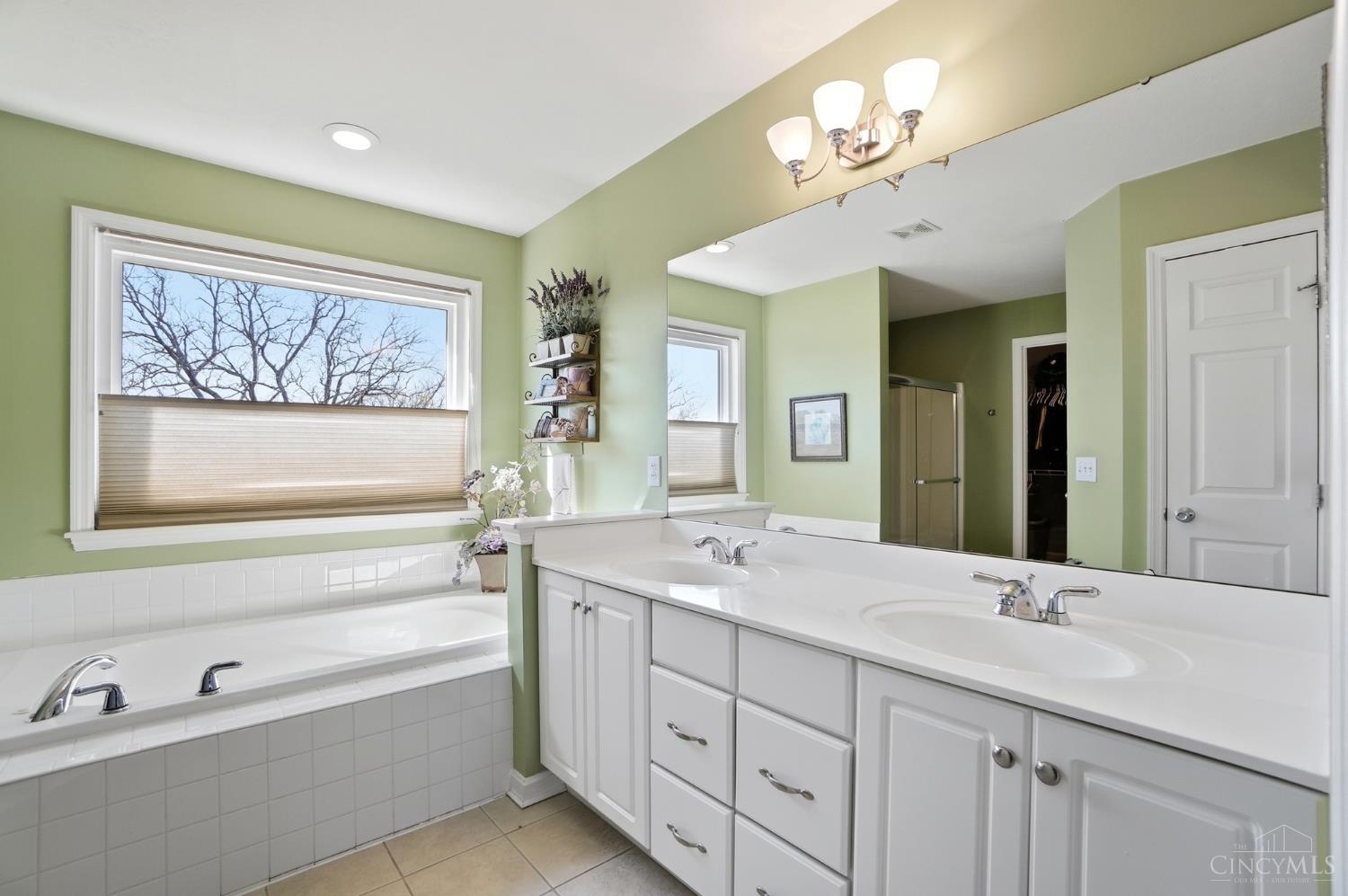 5558 Eden Ridge Drive Cincinnati, OH 45247 - Photo 20 of 40