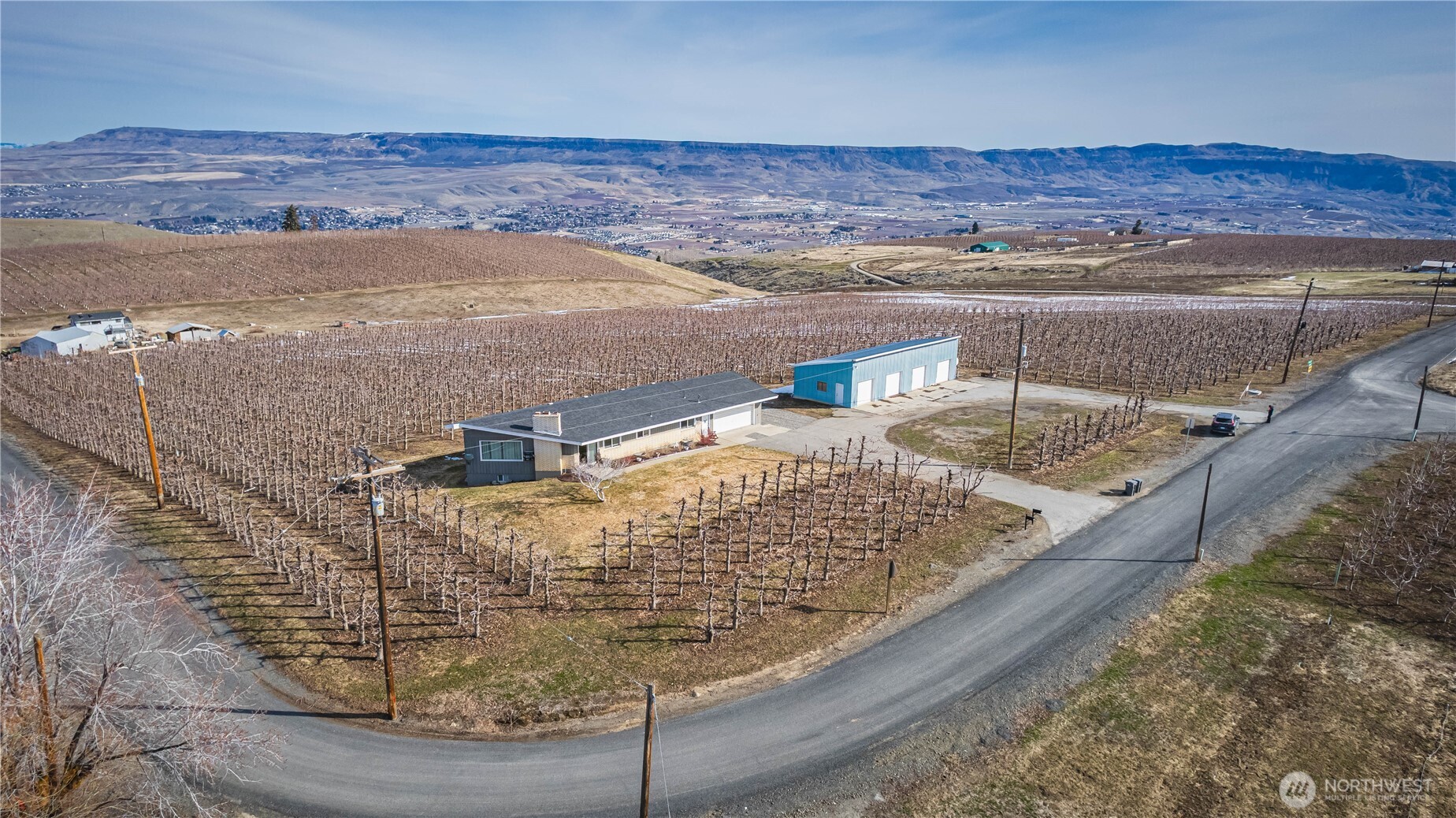 2-b 12 Gudmundson Road Wenatchee, WA 98801 - Photo 3 of 11 a view of a swimming pool with a lake
