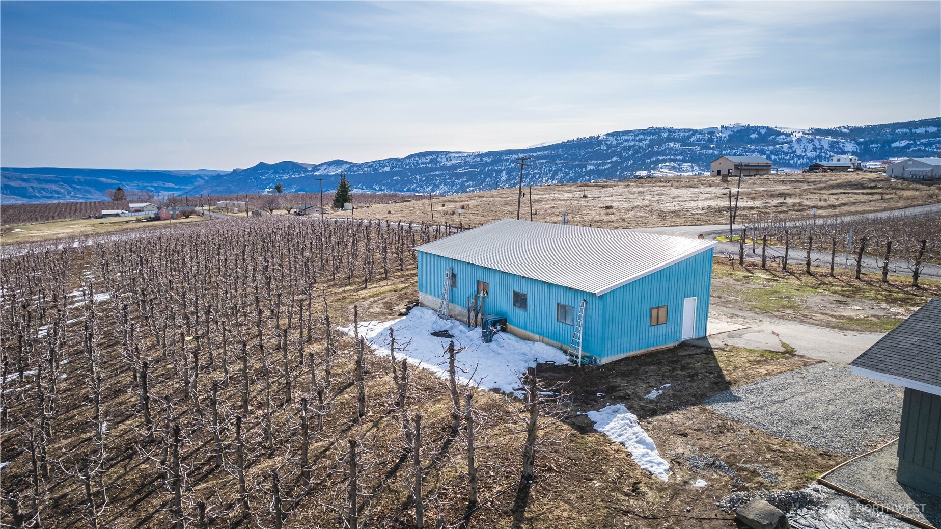 2-b 12 Gudmundson Road Wenatchee, WA 98801 - Photo 8 of 11 a view of a terrace with skyline