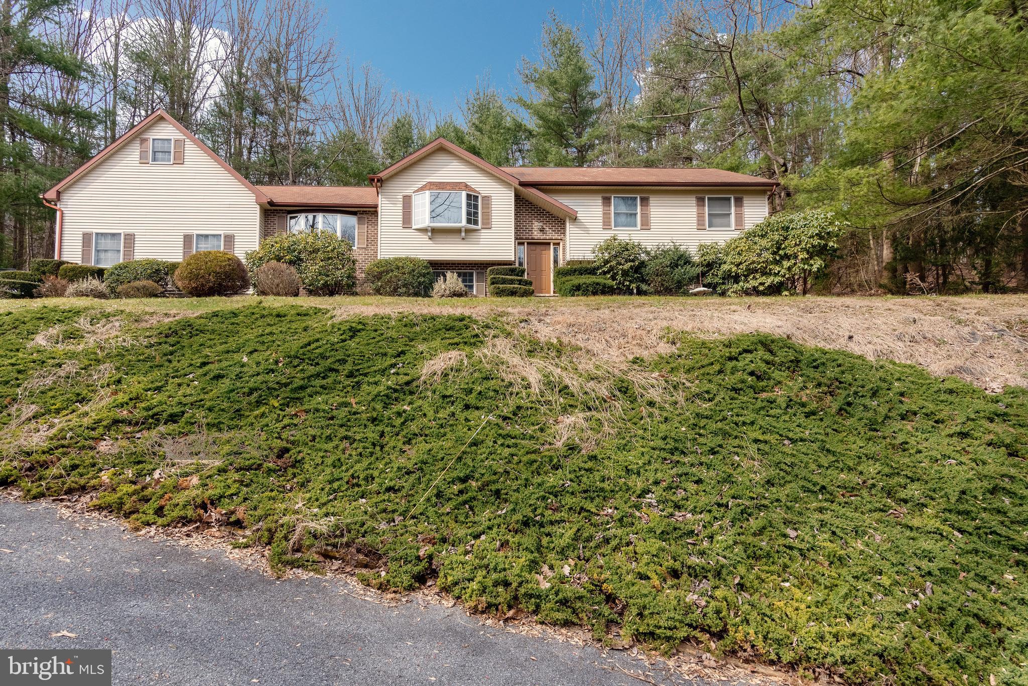 340 Witmer Road Mohnton, PA 19540 - Photo 4 of 35
