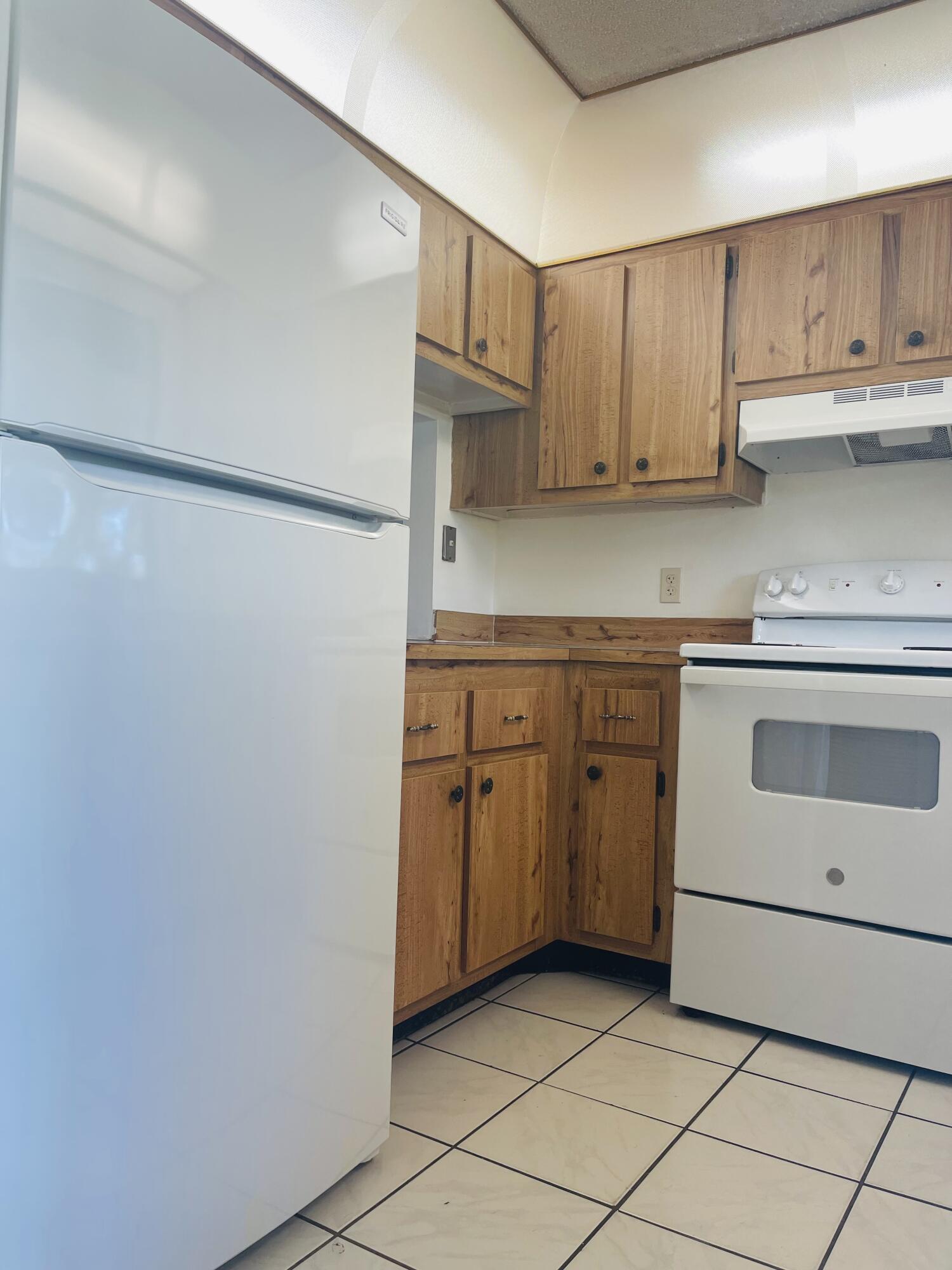 3293 Kirk Road, Unit 6 Lake Worth, FL 33461 - Photo 5 of 15 IMG_1785