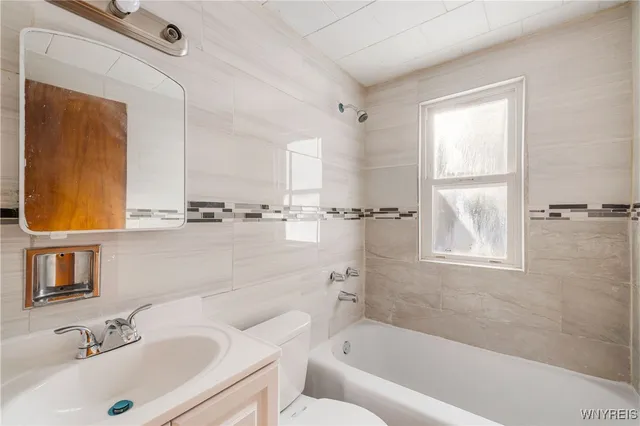 $2,200 | 1271 Cleveland Drive, Cheektowaga, NY 14225