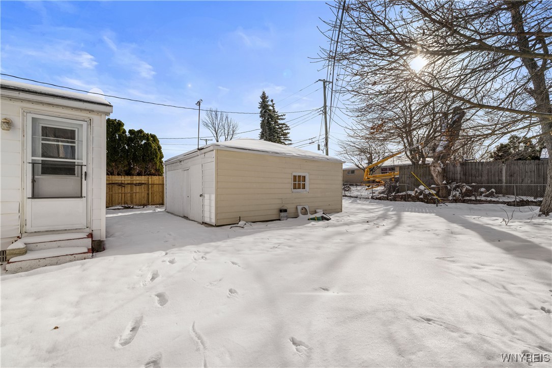 1271 Cleveland Drive Cheektowaga, NY 14225 - Photo 5 of 27