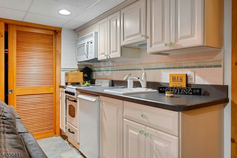 331 Chestnut Street Stirling, NJ 07980 - Photo 31 of 38