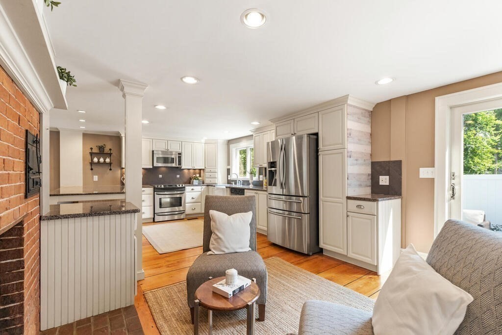 42 South Main Street, Unit 1 Topsfield, MA 01983 - Photo 5 of 34