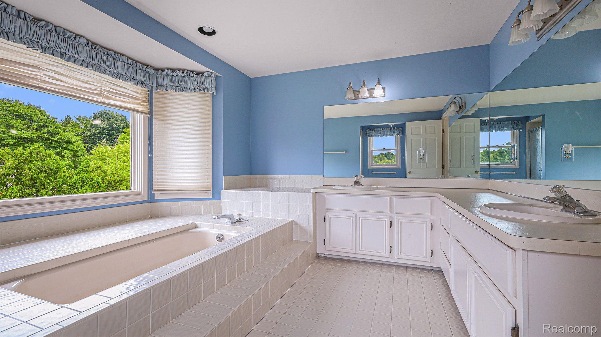 926 Stanford Circle Rochester, MI 48309 - Photo 14 of 46 Gallery Image 14