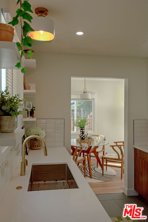 2046 1/2 Burnside Avenue Los Angeles, CA 90016 - Photo 16 of 38