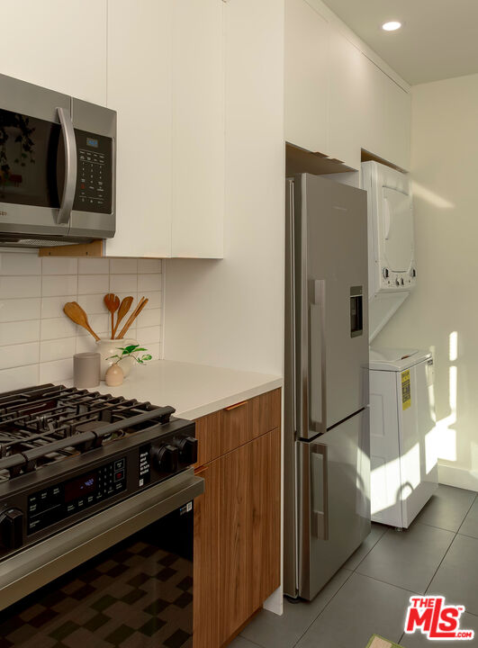 2046 1/2 Burnside Avenue Los Angeles, CA 90016 - Photo 18 of 38