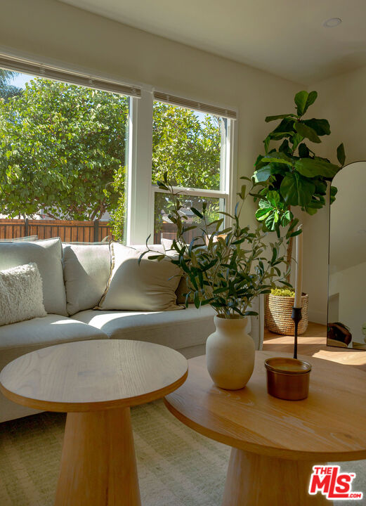 2046 1/2 Burnside Avenue Los Angeles, CA 90016 - Photo 3 of 38