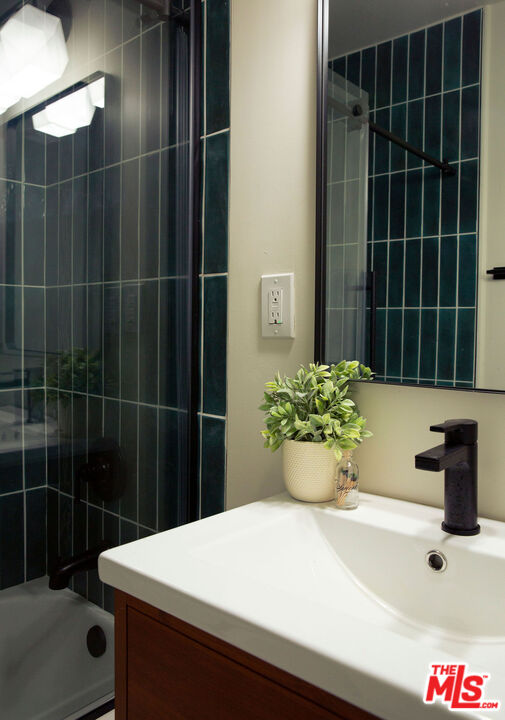 2046 1/2 Burnside Avenue Los Angeles, CA 90016 - Photo 33 of 38