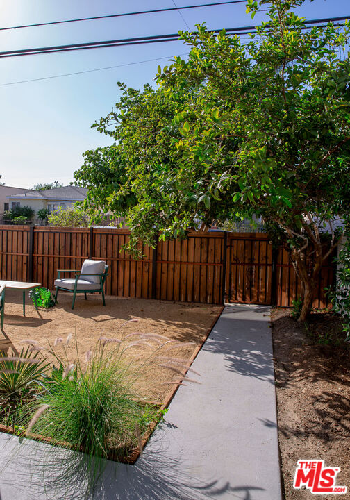 2046 1/2 Burnside Avenue Los Angeles, CA 90016 - Photo 35 of 38