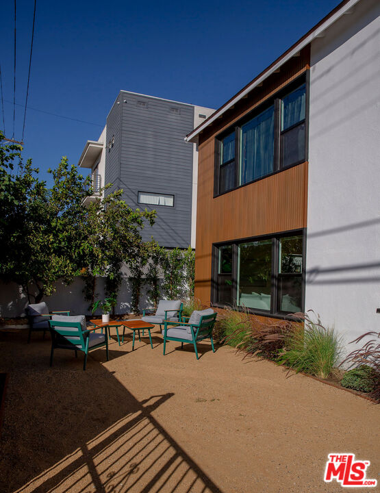 2046 1/2 Burnside Avenue Los Angeles, CA 90016 - Photo 36 of 38