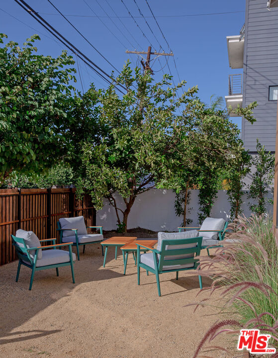 2046 1/2 Burnside Avenue Los Angeles, CA 90016 - Photo 37 of 38