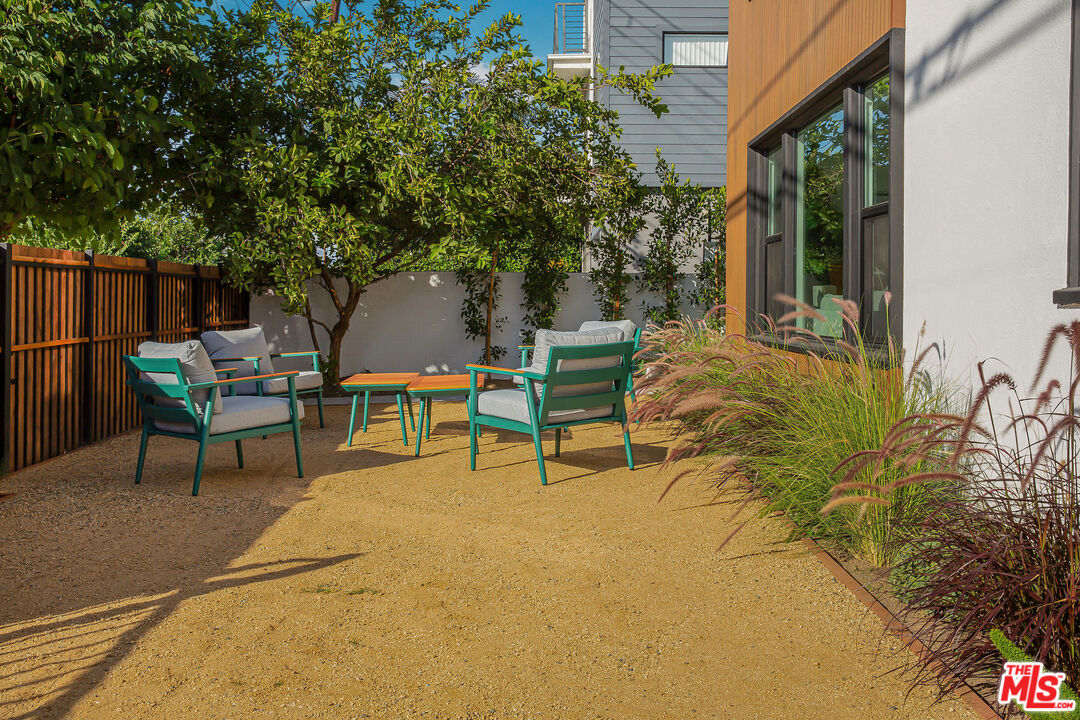 2046 1/2 Burnside Avenue Los Angeles, CA 90016 - Photo 5 of 38