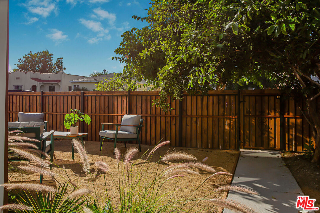 2046 1/2 Burnside Avenue Los Angeles, CA 90016 - Photo 7 of 38