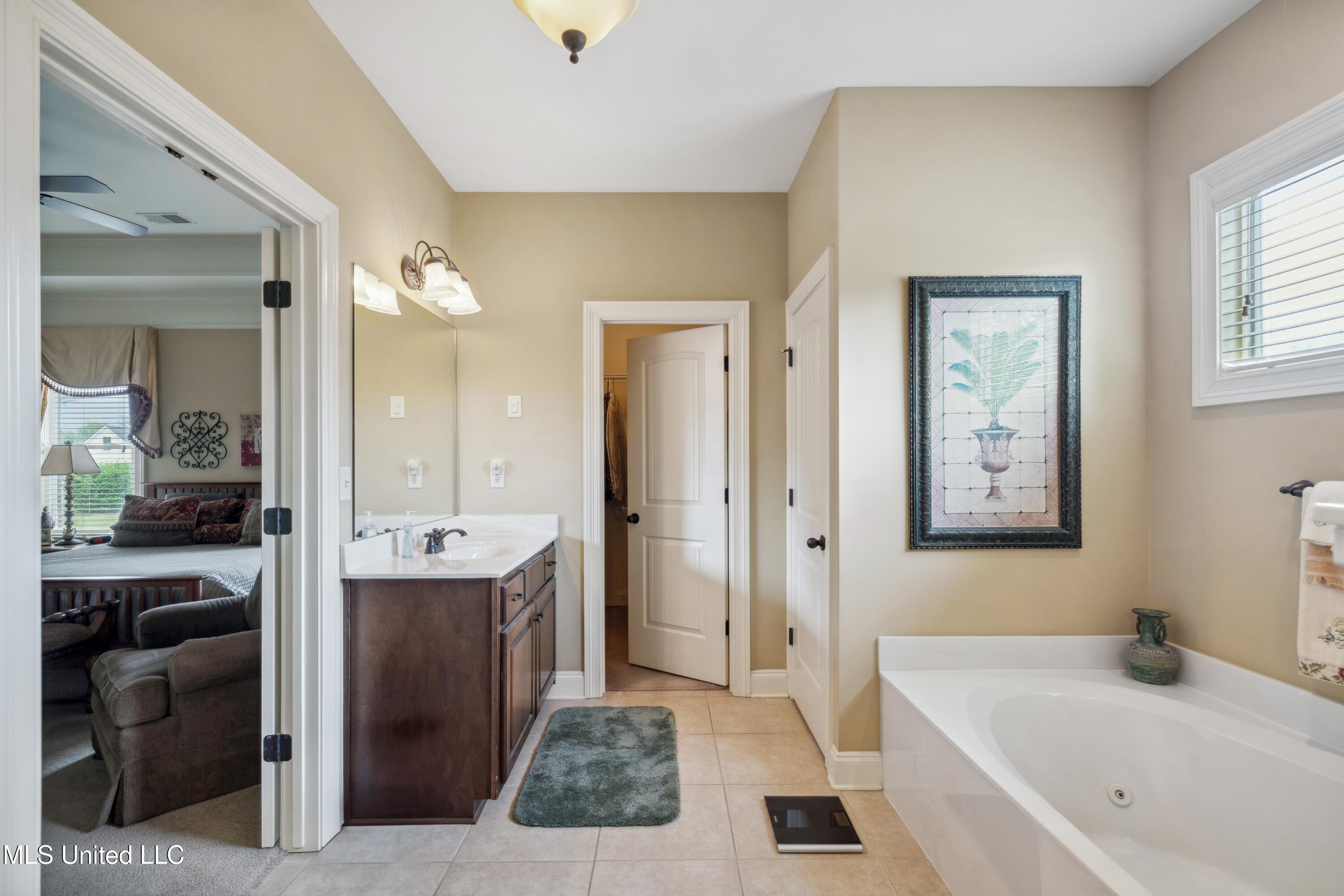 3922 Huntingdon Lane Hernando, MS 38632 - Photo 13 of 24 3922 Huntingdon Ln-17