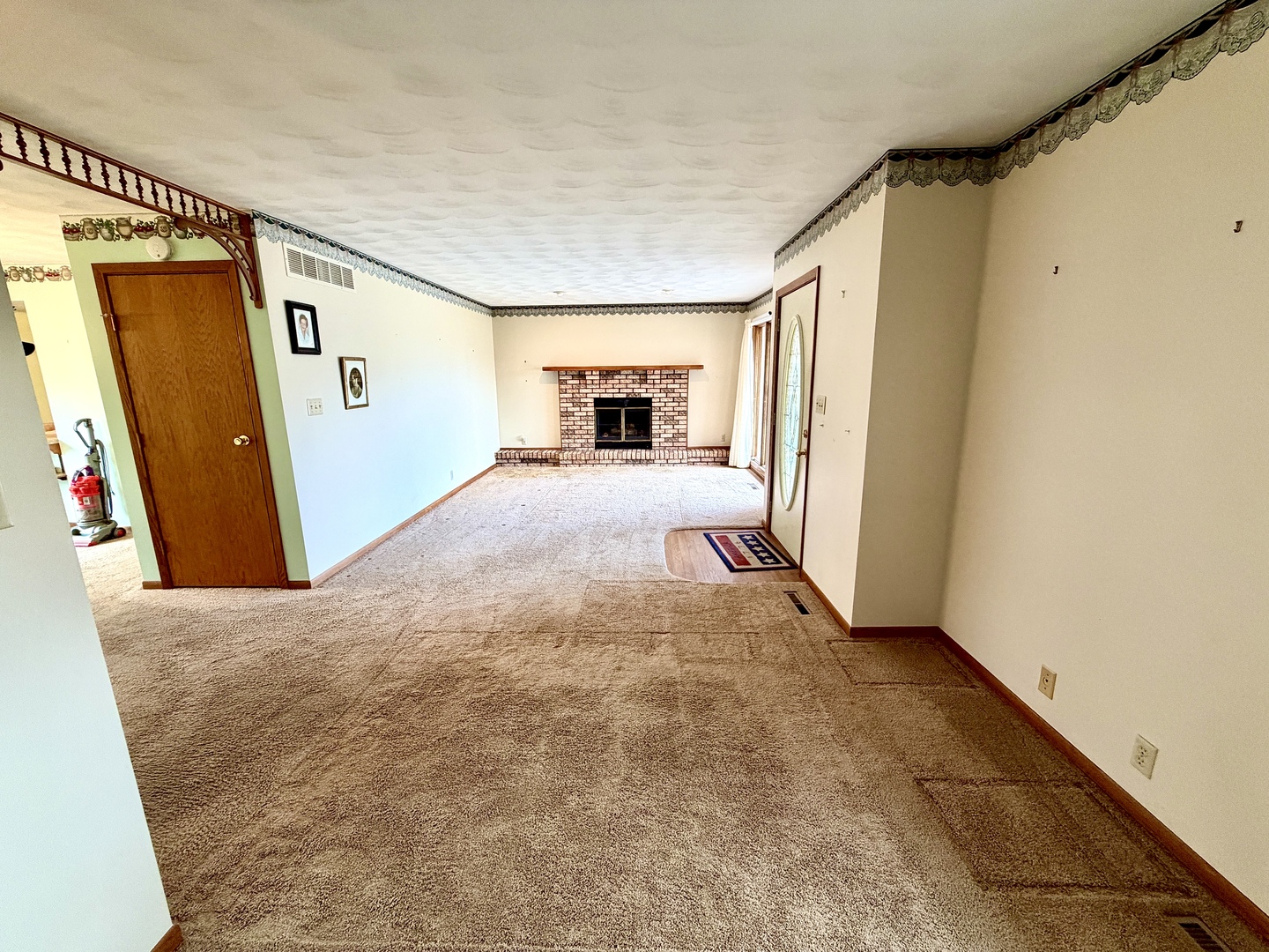 1211 Monroe Street Pecatonica, IL 61063 - Photo 5 of 19 a view of an empty room