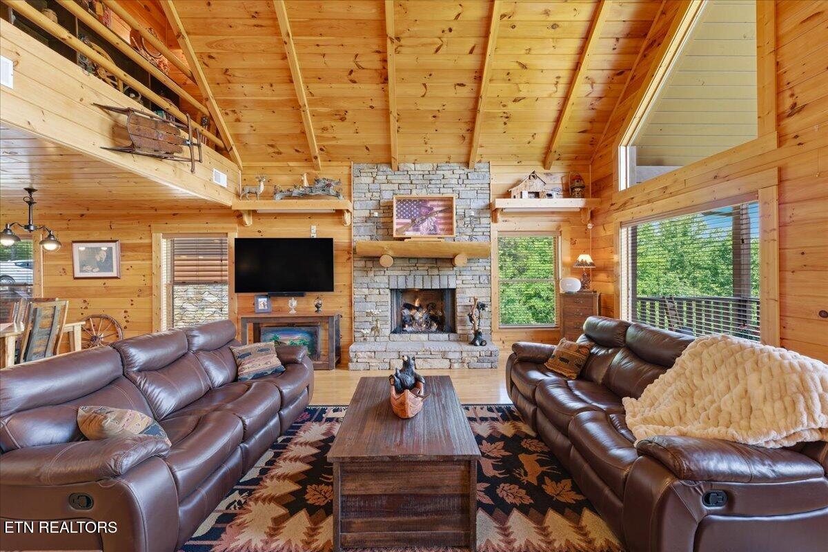 2732 Cayanne Road Cosby, TN 37722 - Photo 6 of 55 Living Room