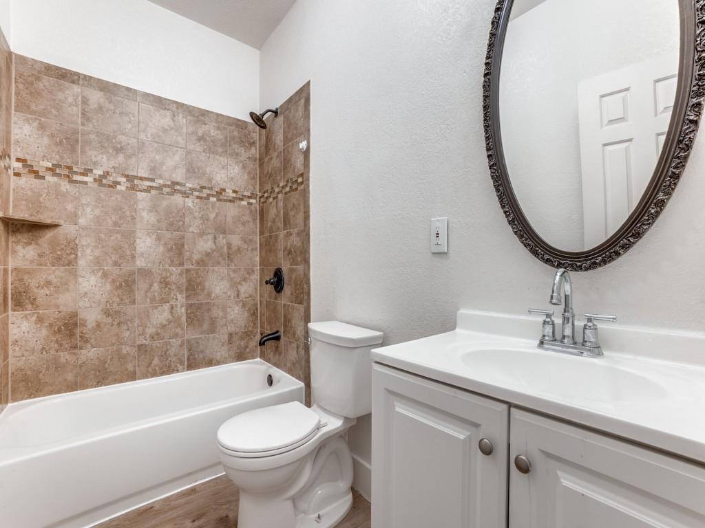 1628 Poplar Street Dallas, TX 75215 - Photo 19 of 20 a bathroom with a sink a toilet and a mirror