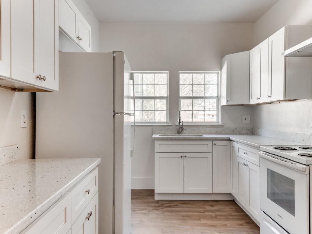 1628 Poplar Street Dallas, TX 75215 - Photo 9 of 20 a kitchen with granite countertop white cabinets and white appliances