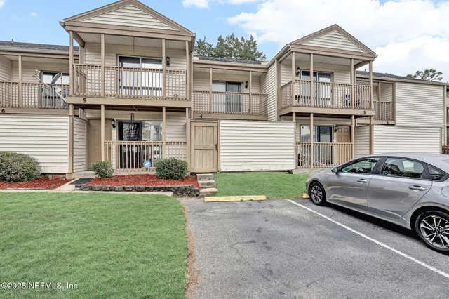a view of a car park in front of house