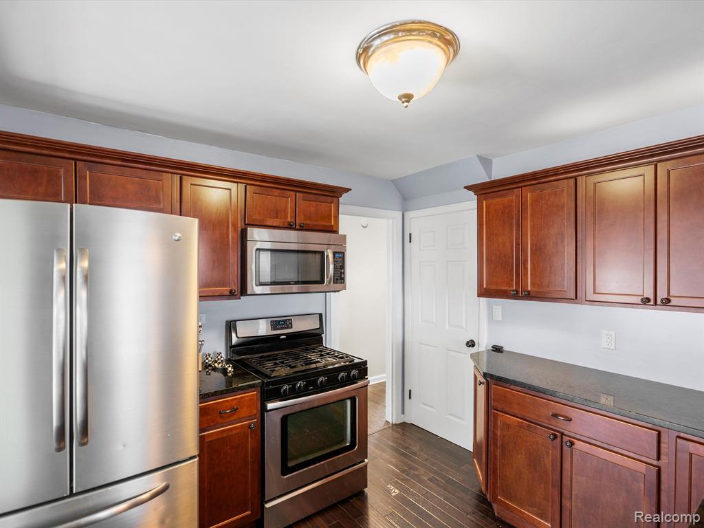 4420 Samoset Road Royal Oak, MI 48073 - Photo 11 of 40