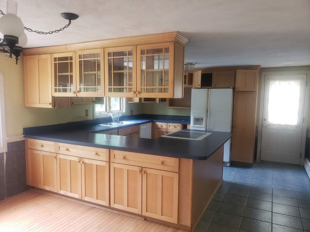 16 Camp Road Sturbridge, MA 01518 - Photo 4 of 20