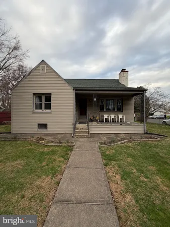 $2,700 | 702 Newport Road, Bristol, PA 19007