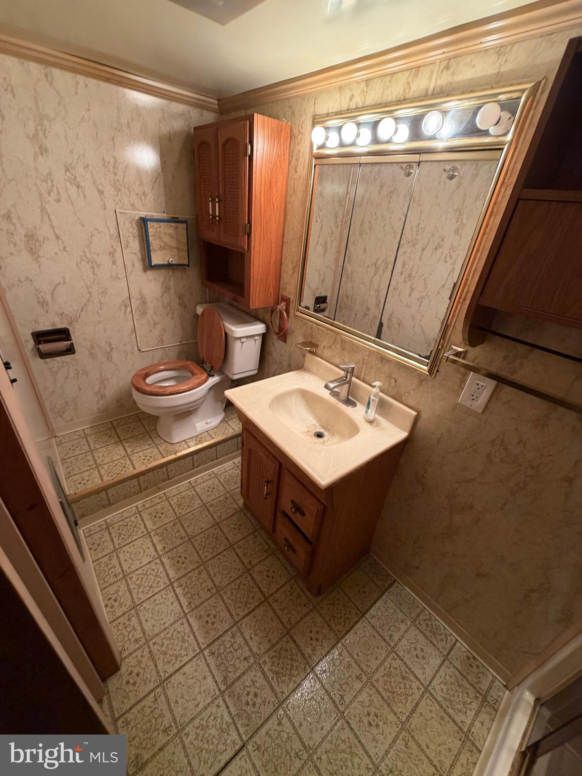 702 Newport Road Bristol, PA 19007 - Photo 17 of 32