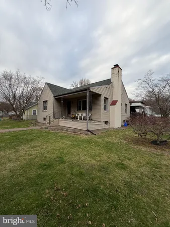 $2,700 | 702 Newport Road, Bristol, PA 19007