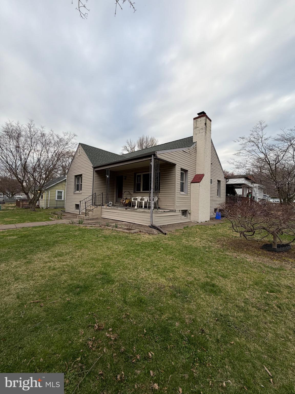 702 Newport Road Bristol, PA 19007 - Photo 2 of 32