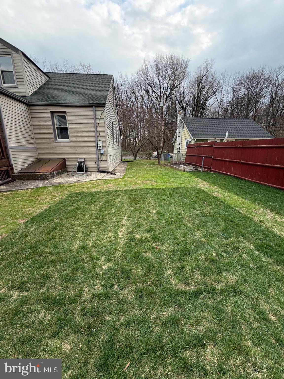 702 Newport Road Bristol, PA 19007 - Photo 4 of 32