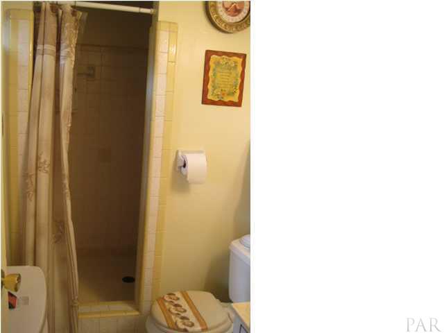 1949 Brentco Road Cantonment, FL 32533 - Photo 8 of 14 Master Bath