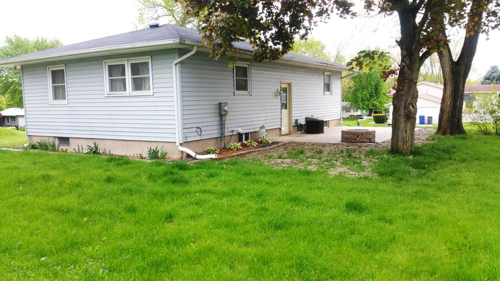 2129 Wynnewood Road Bettendorf, IA 52722 - Photo 3 of 14 Gallery Image 3