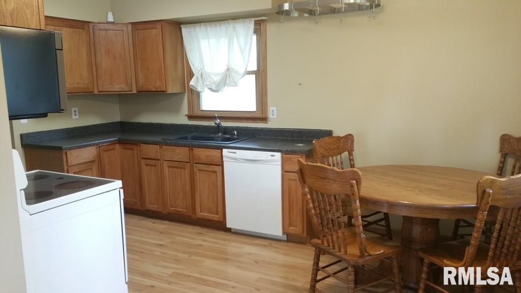 2129 Wynnewood Road Bettendorf, IA 52722 - Photo 5 of 14 Gallery Image 5
