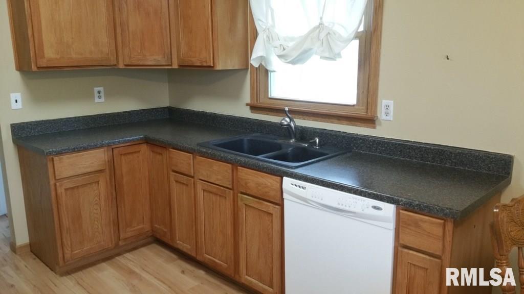 2129 Wynnewood Road Bettendorf, IA 52722 - Photo 7 of 14 Gallery Image 7